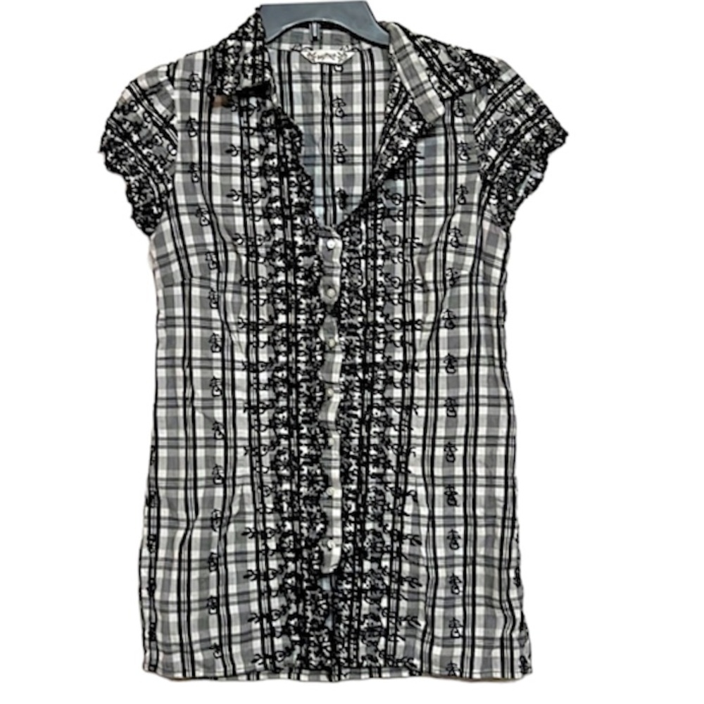 🌞 DayTrip black & white button up ruffle front placket cap sleeves women size S
